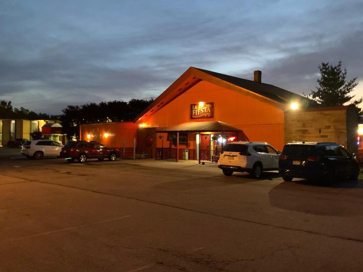 Red Carpet Inn & Suites Ebensburg מראה חיצוני תמונה