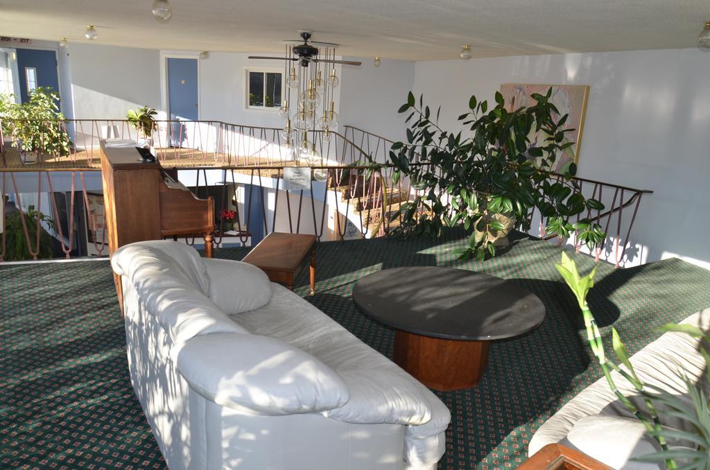 Red Carpet Inn & Suites Ebensburg מראה חיצוני תמונה