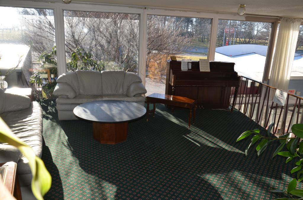 Red Carpet Inn & Suites Ebensburg מראה חיצוני תמונה