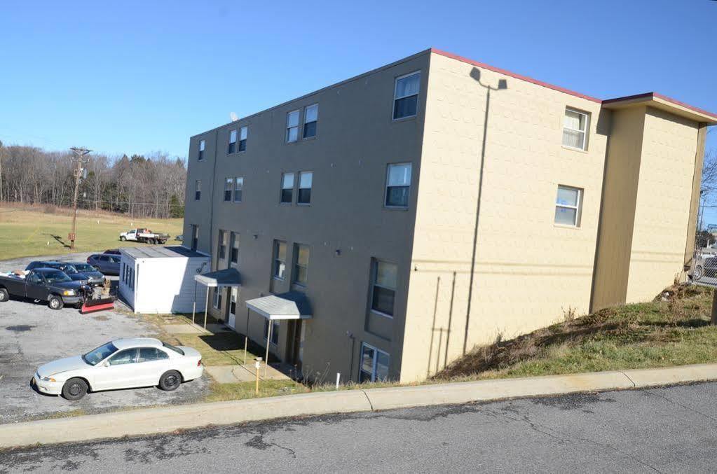 Red Carpet Inn & Suites Ebensburg מראה חיצוני תמונה