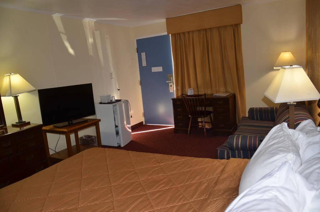Red Carpet Inn & Suites Ebensburg מראה חיצוני תמונה
