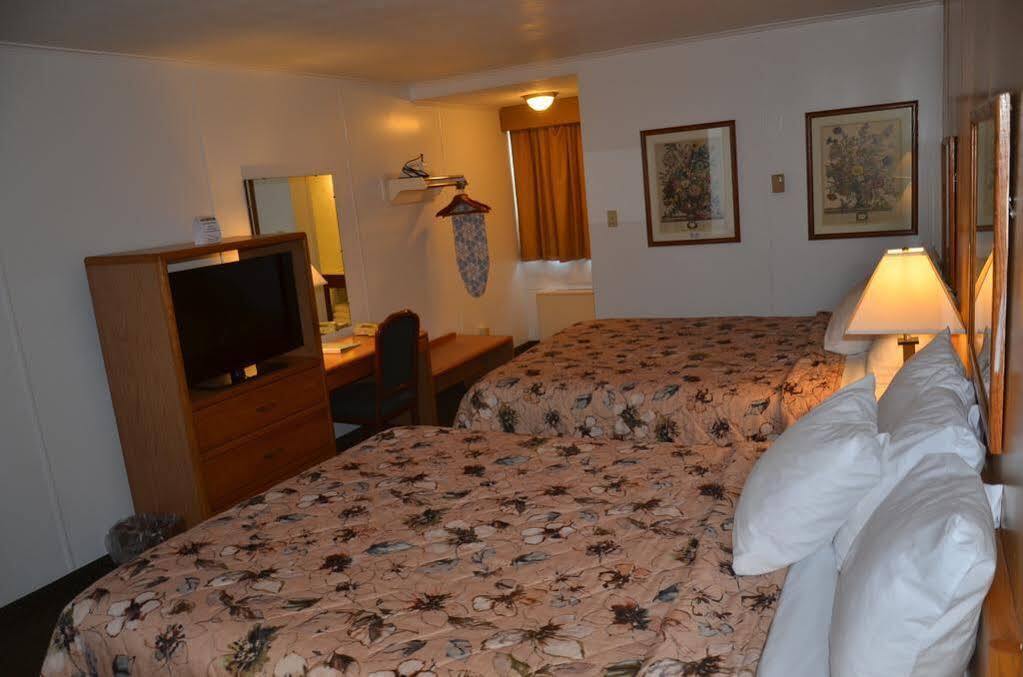 Red Carpet Inn & Suites Ebensburg מראה חיצוני תמונה