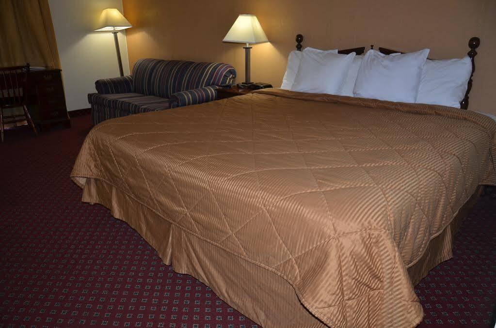 Red Carpet Inn & Suites Ebensburg מראה חיצוני תמונה